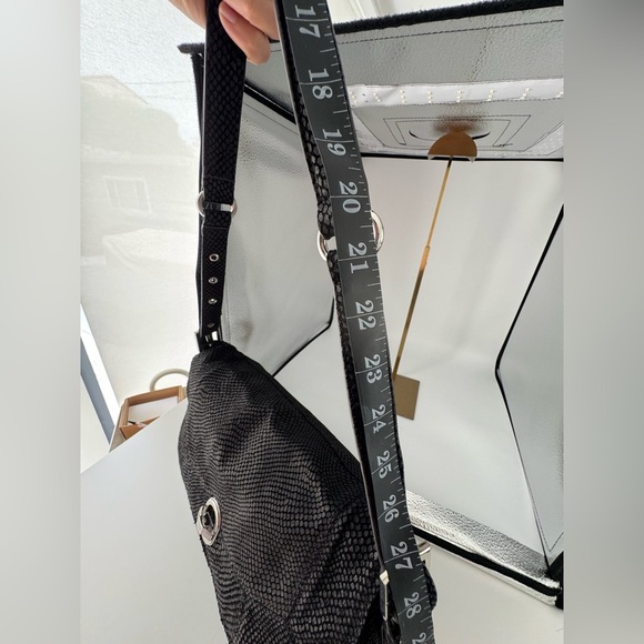 Aimee Kestenberg Genuine Leather Lizard Embossed Shoulder/Crossbody Bag Black - Picture 6 of 17